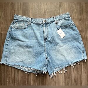 Forever 21 Plus High Rise Distressed Denim Shorts Frayed Hem Size 16 NWT